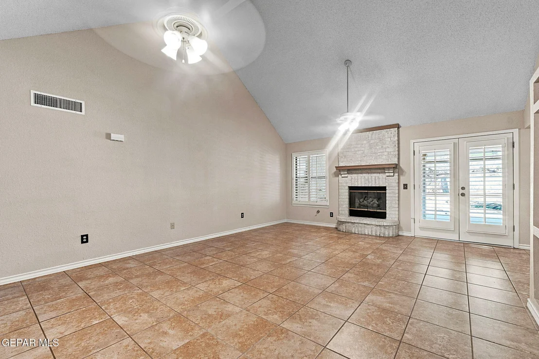 Photo of 860 HEMPSTEAD Drive