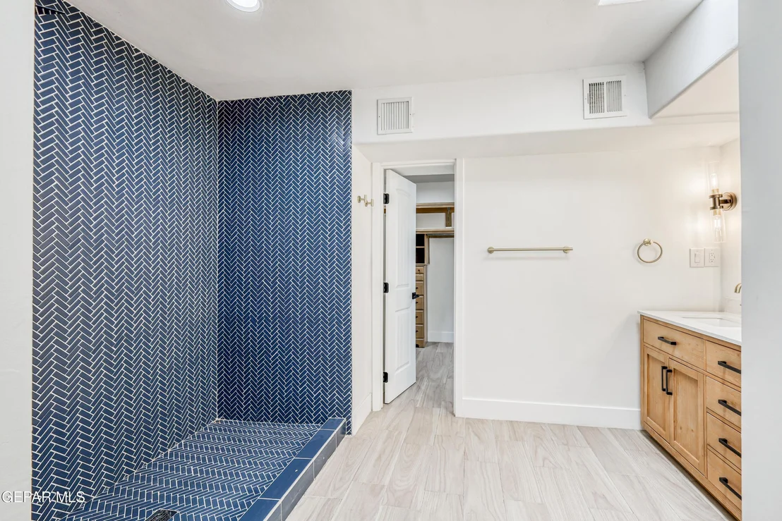 Photo of 704 MCKELLIGON Drive