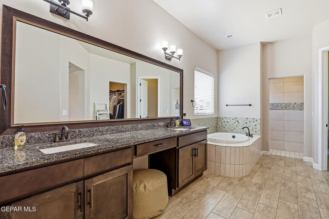 Photo of 5884 Valle Sonar Avenue