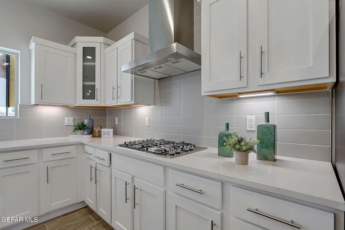 Photo of 924 Nayland Place