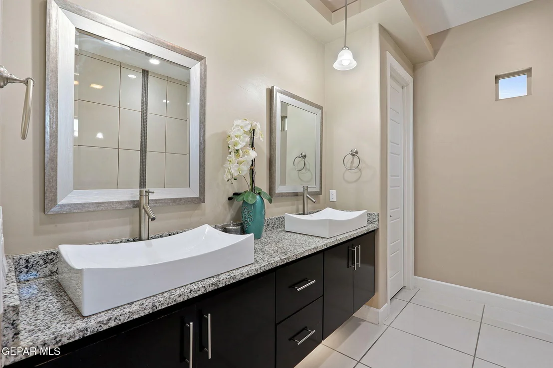 Photo of 917 Clapham Street