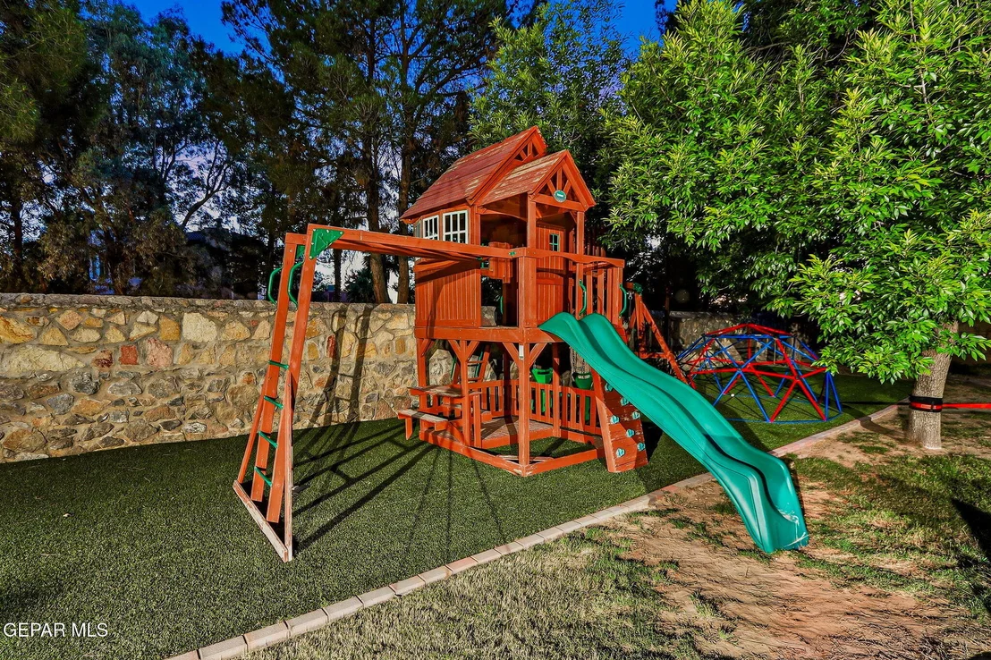 Photo of 533 ROSINANTE Road