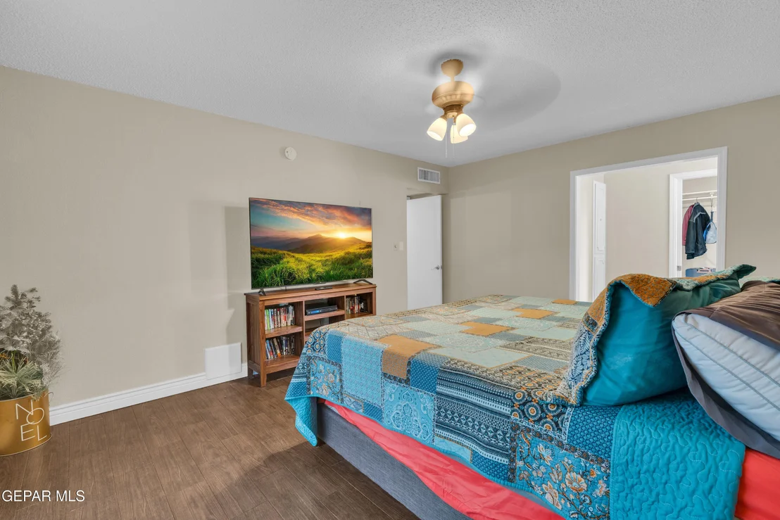 Photo of 425 VALPLANO Drive