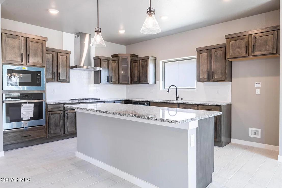 Photo of 952 Sandhurst Place