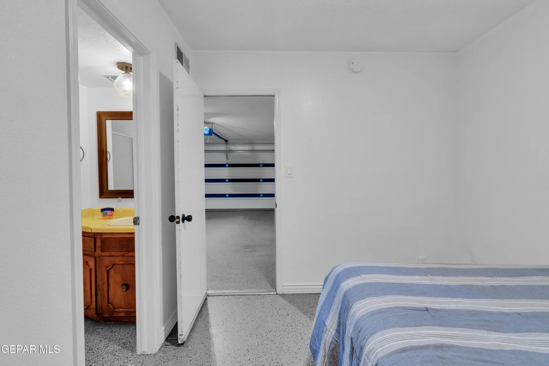 Photo of 425 VALPLANO Drive
