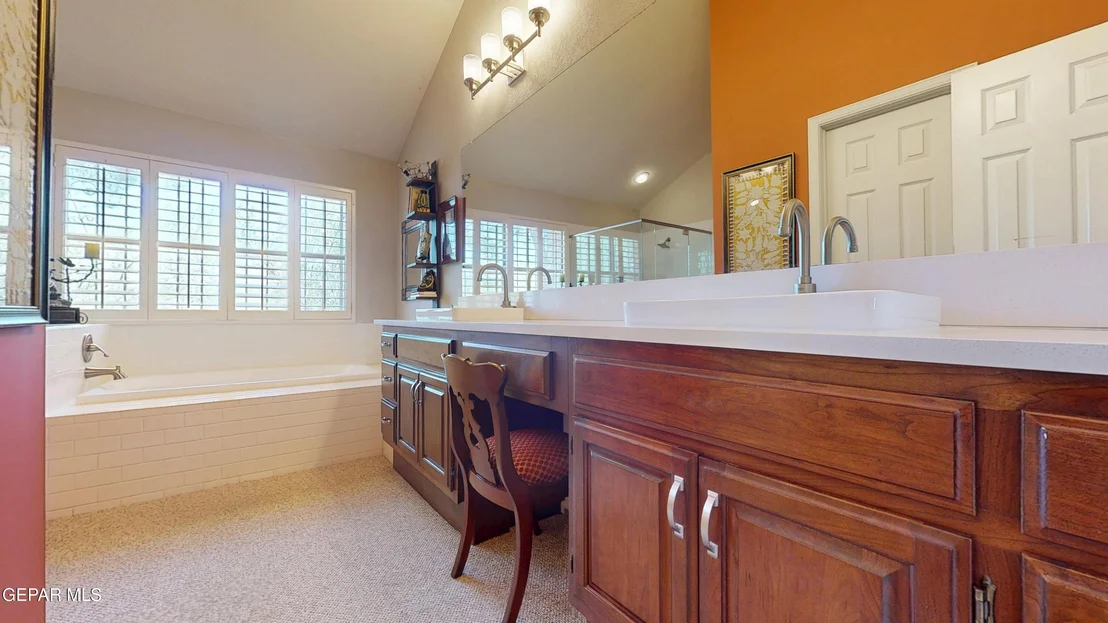 Photo of 724 CHELTENHAM Drive