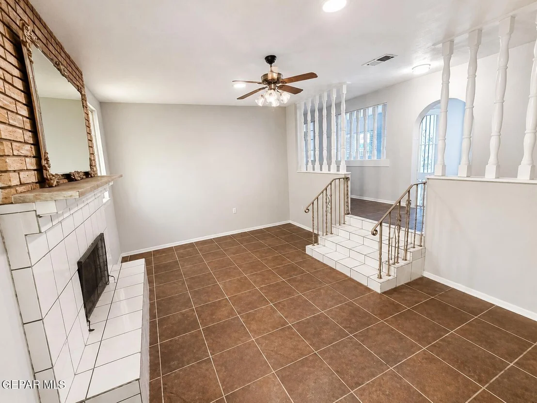 Photo of 305 MCCUNE Road