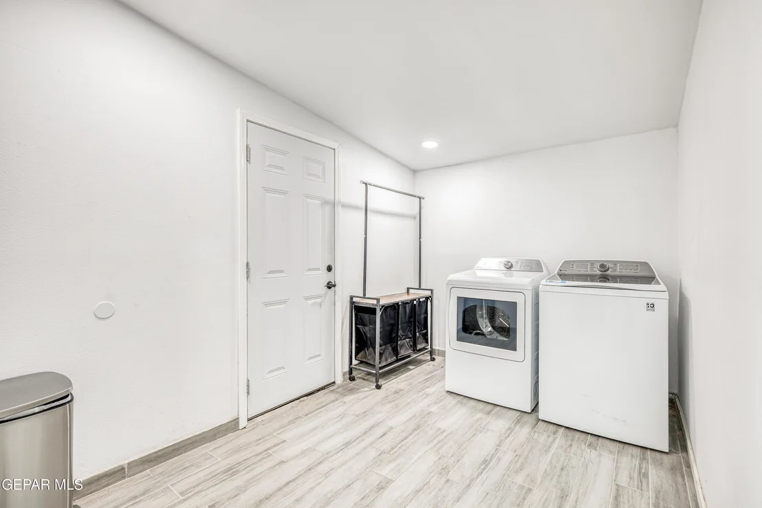 Photo of 232 E BORDERLAND Road