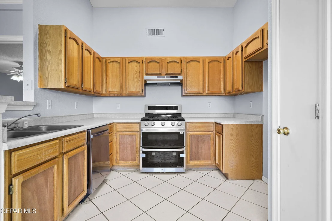 Photo of 11609 BELL TOWER Drive