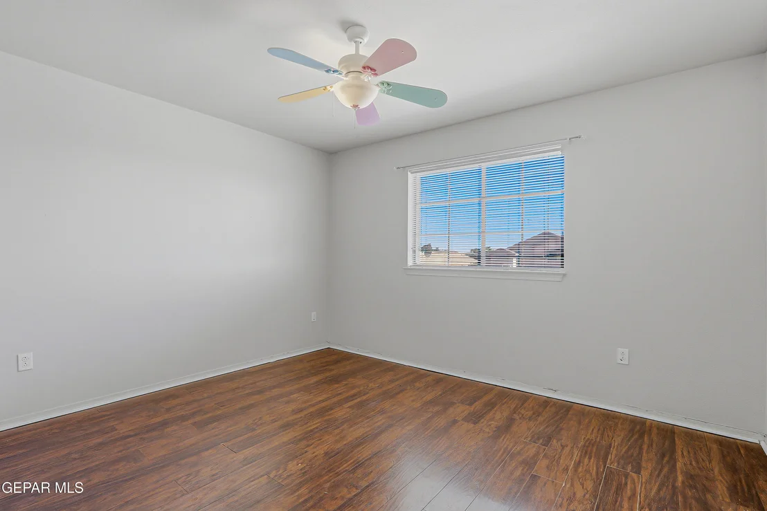 Photo of 14261 WOODS POINT Avenue