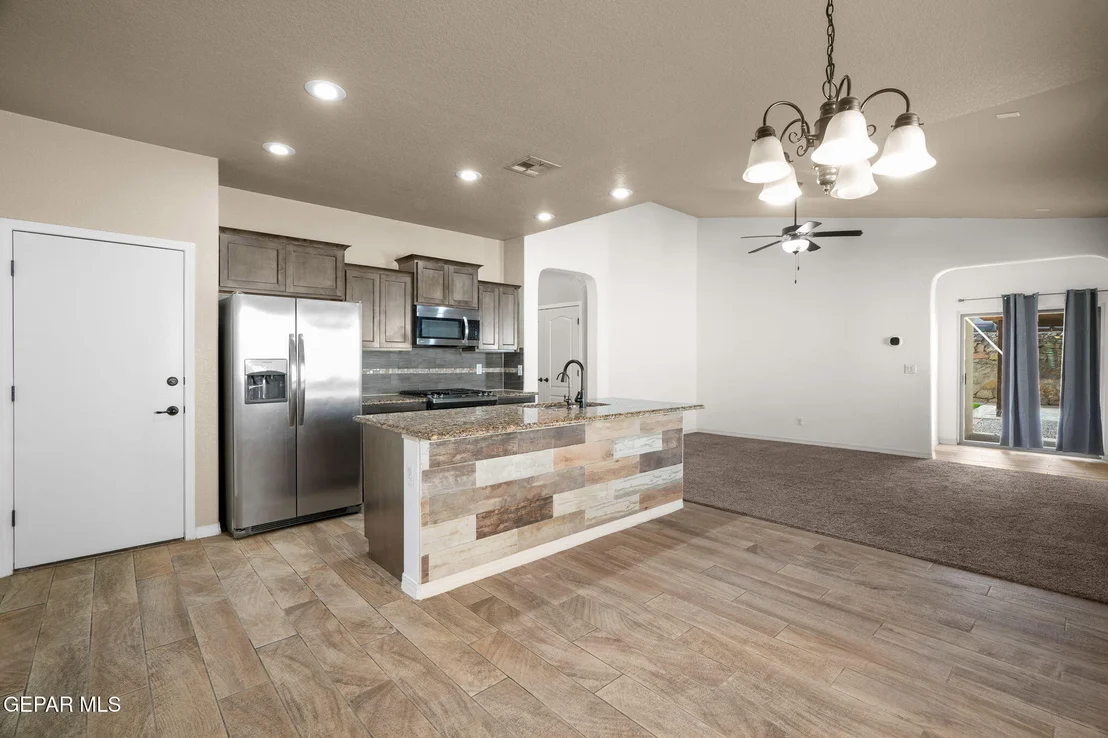 Photo of 789 PIXTON Road