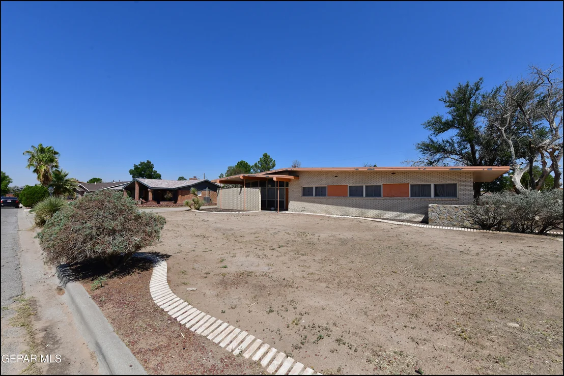 Photo of 9525 DESERT RIDGE Drive