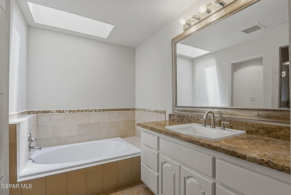 Photo of 1057 LOS JARDINES Circle