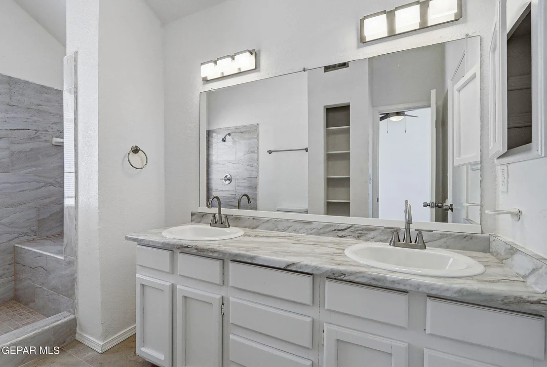 Photo of 628 WOODCREST Lane