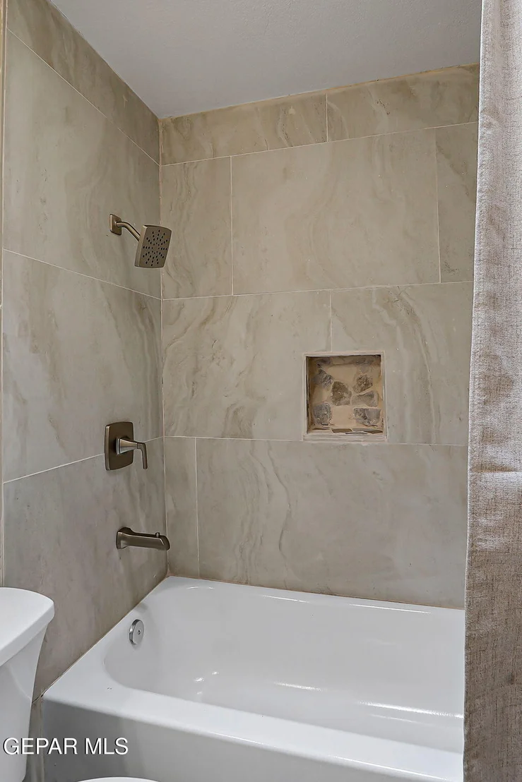 Photo of 7131 Clemente Avenue