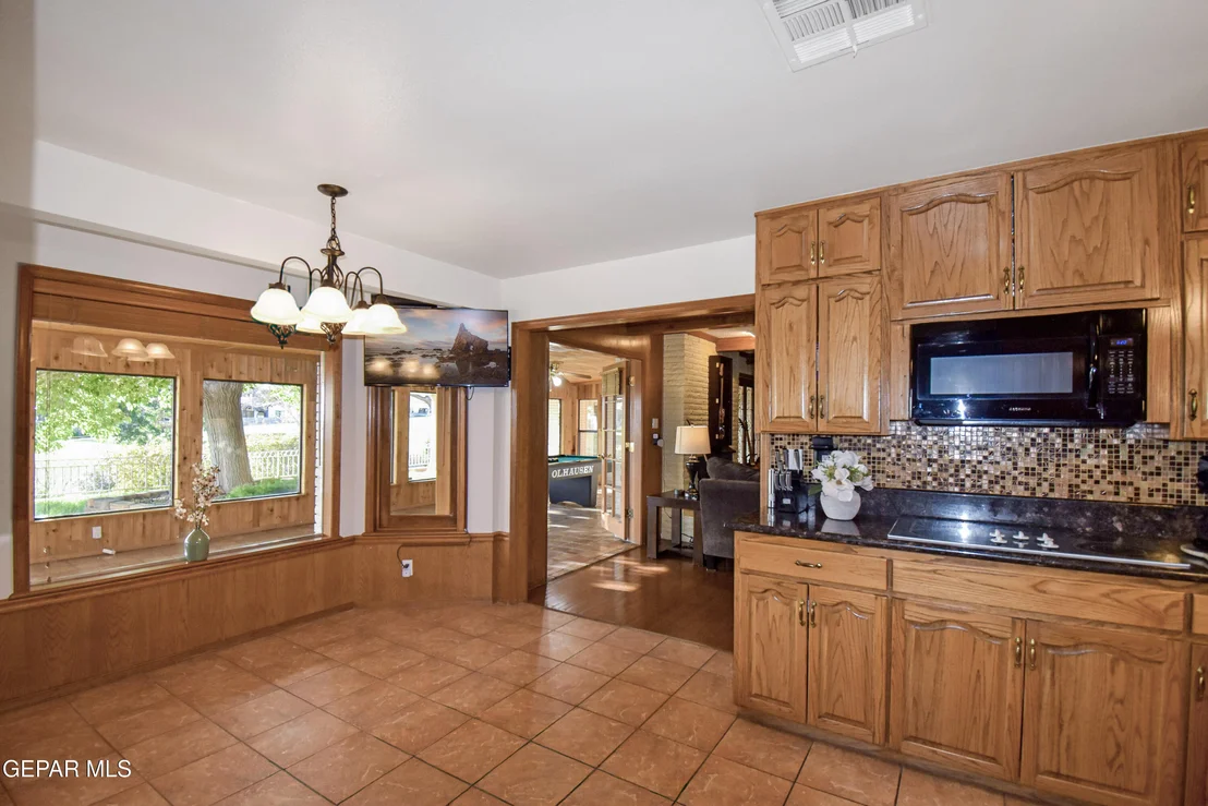 Photo of 849 River Oaks Drive