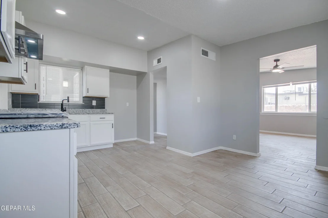 Photo of 6012 SINCLAIR Street