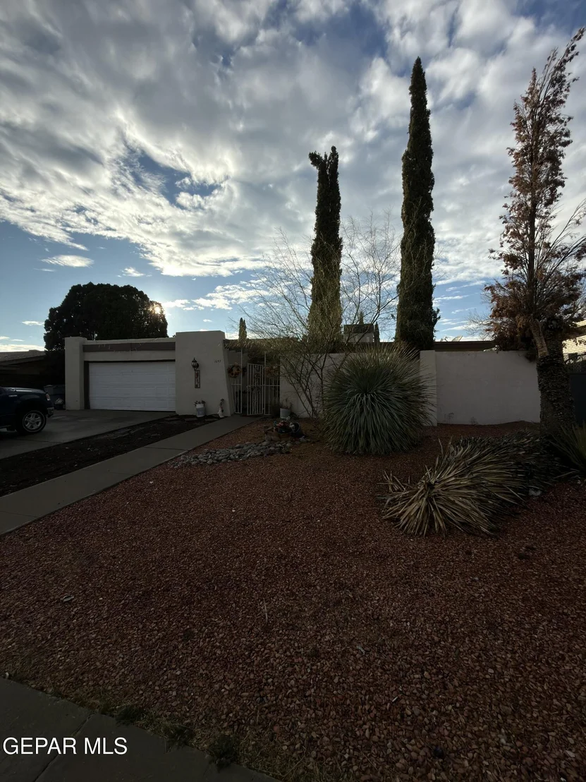 Photo of 1657 LOMALAND Drive