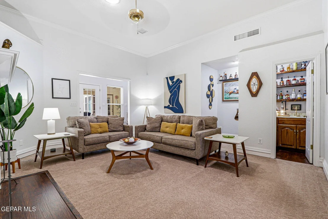 Photo of 716 Willow Glen Drive