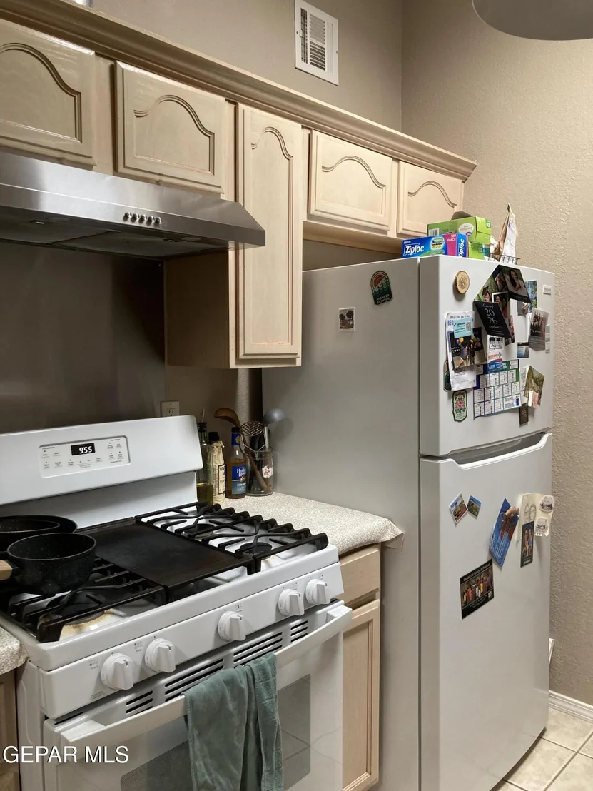 Photo of 9145 BUR OAK Circle