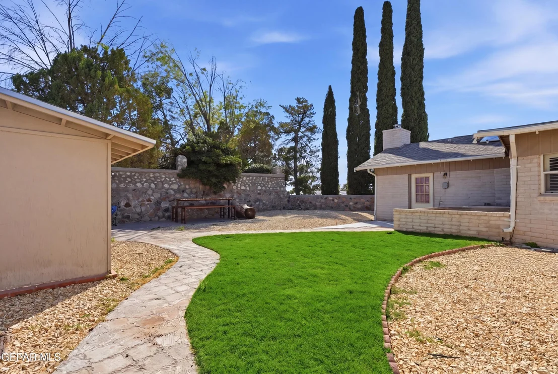 Photo of 6416 LOS ROBLES Drive