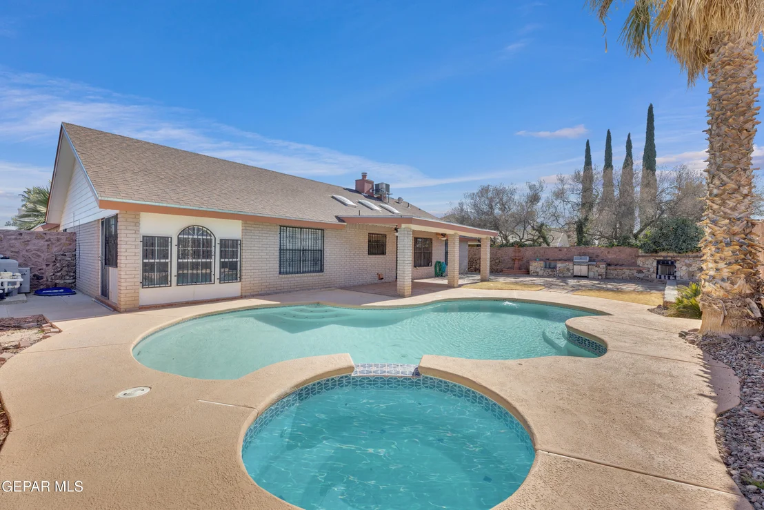 Photo of 2021 GREENLEE Drive