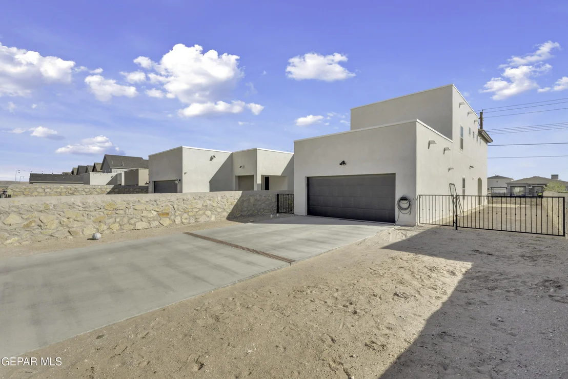 Photo of 14737 PEBBLE HILLS Boulevard