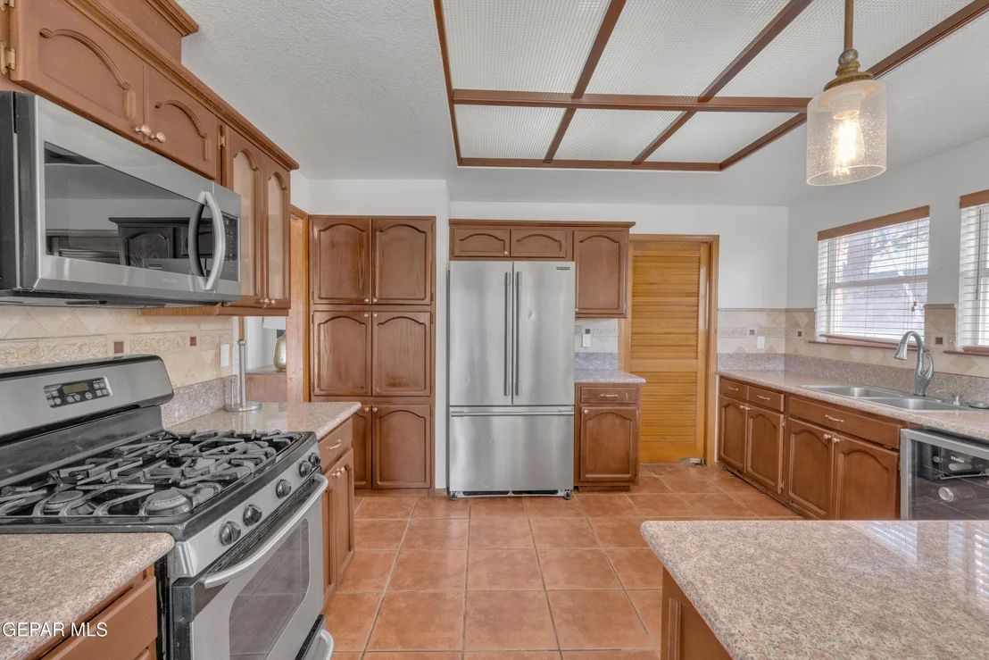 Photo of 2121 GREENLEE Drive