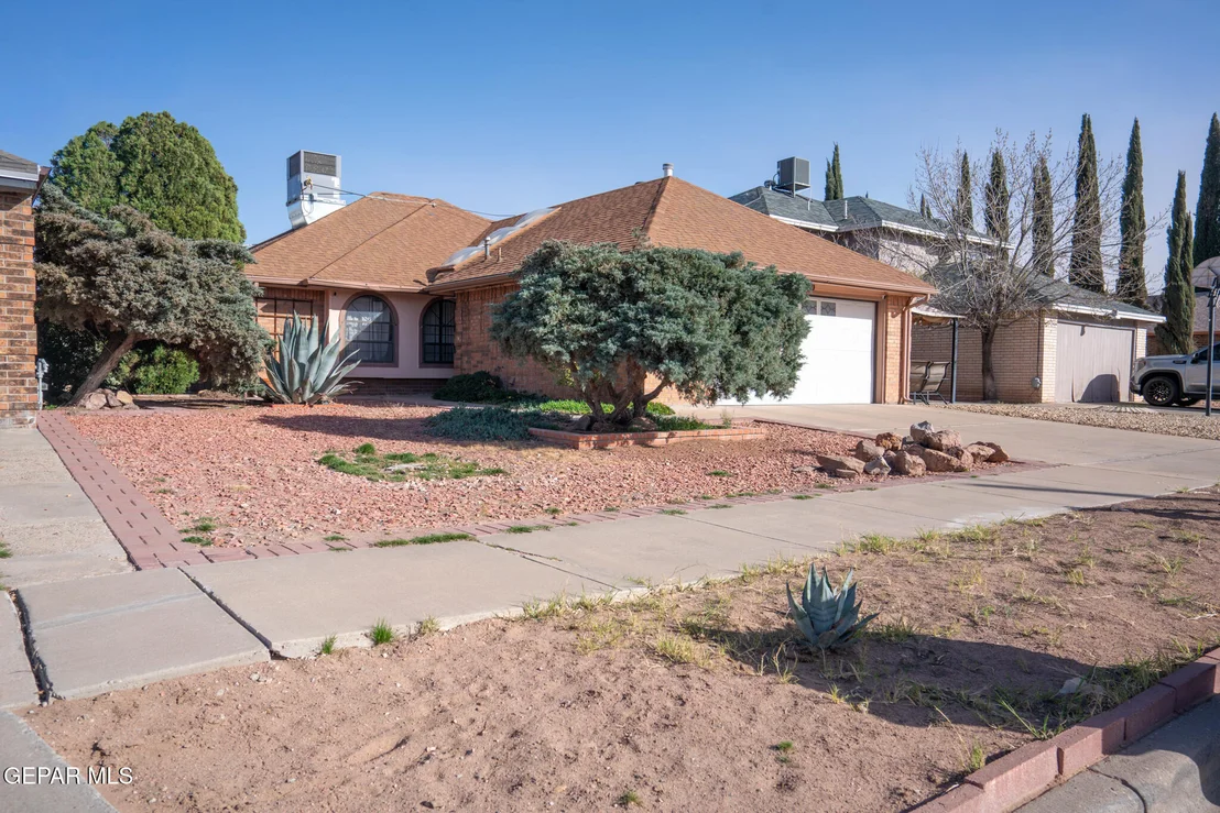 Photo of 1990 DANA BREE Drive