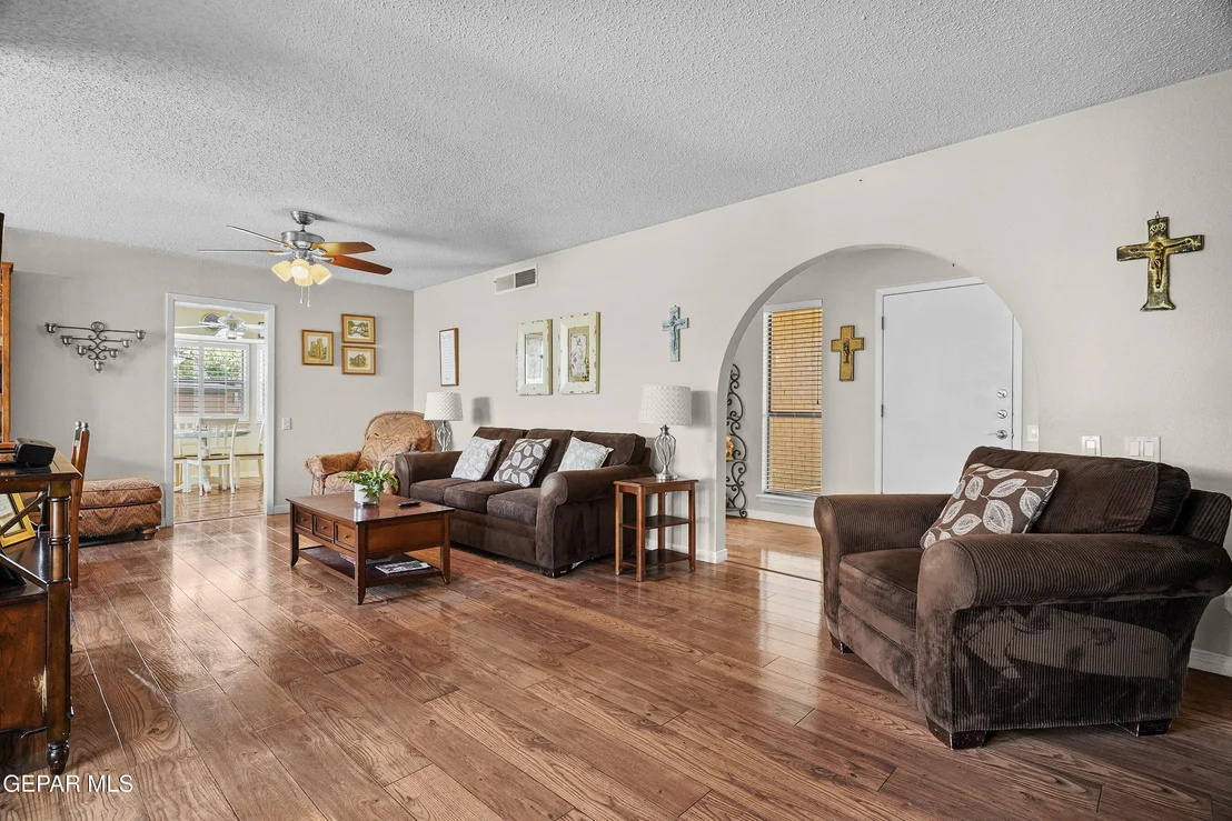 Photo of 207 SERRANIA Drive