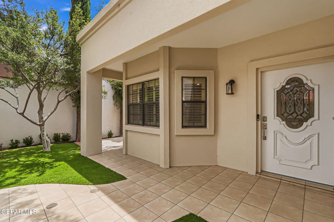 Photo of 1077 LOS JARDINES Circle