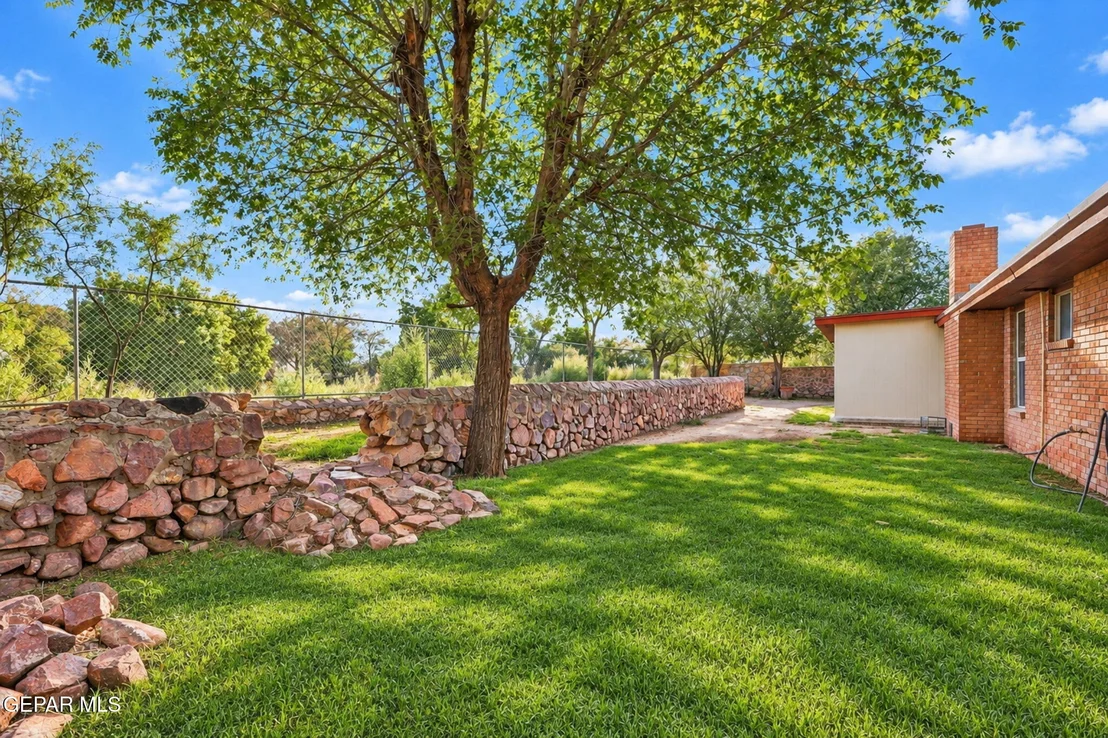 Photo of 220 SERRANIA Drive