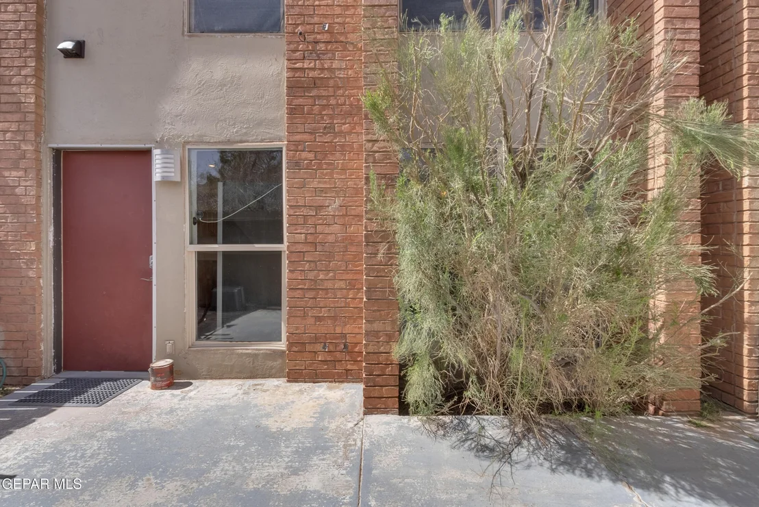 Photo of Unit T37 at 4433 STANTON Street