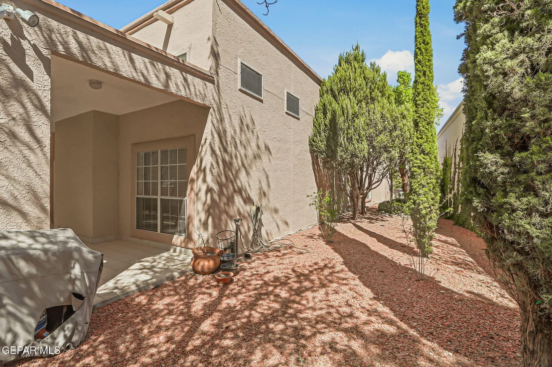 Photo of 1038 LOS JARDINES Circle