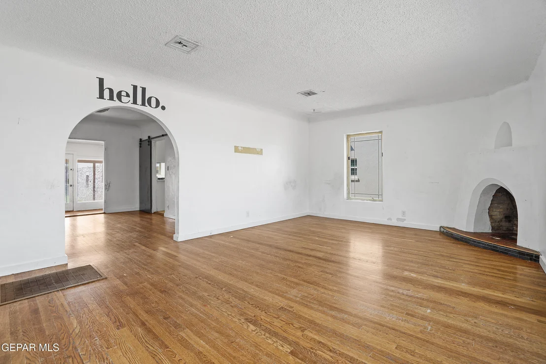 Photo of 810 MESITA Drive