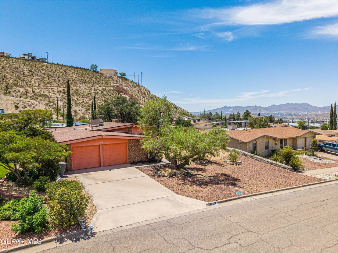 Photo of 220 MOONGLOW Drive