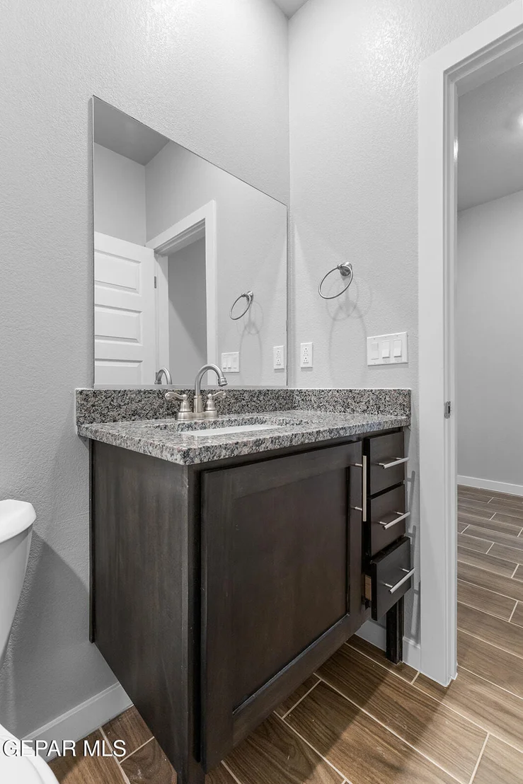 Photo of 937 Nayland Place