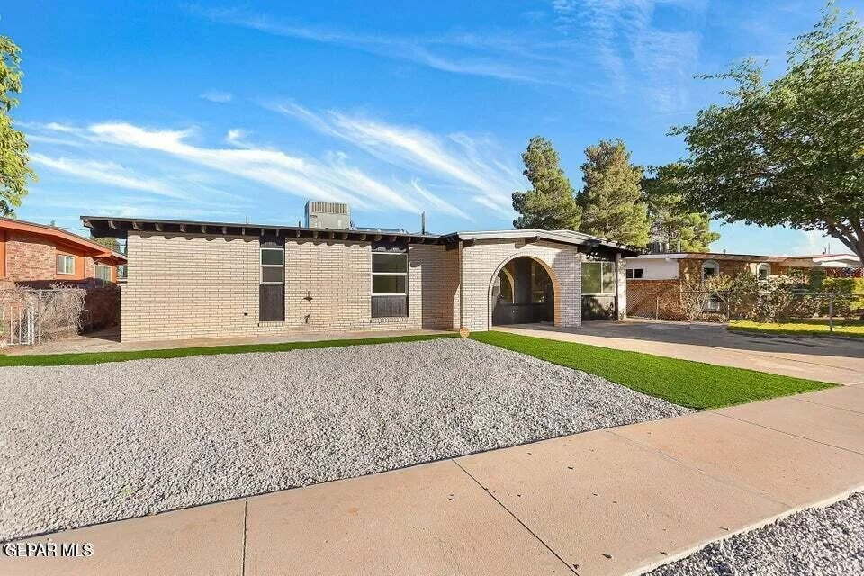 Photo of 10524 Tareyton Street