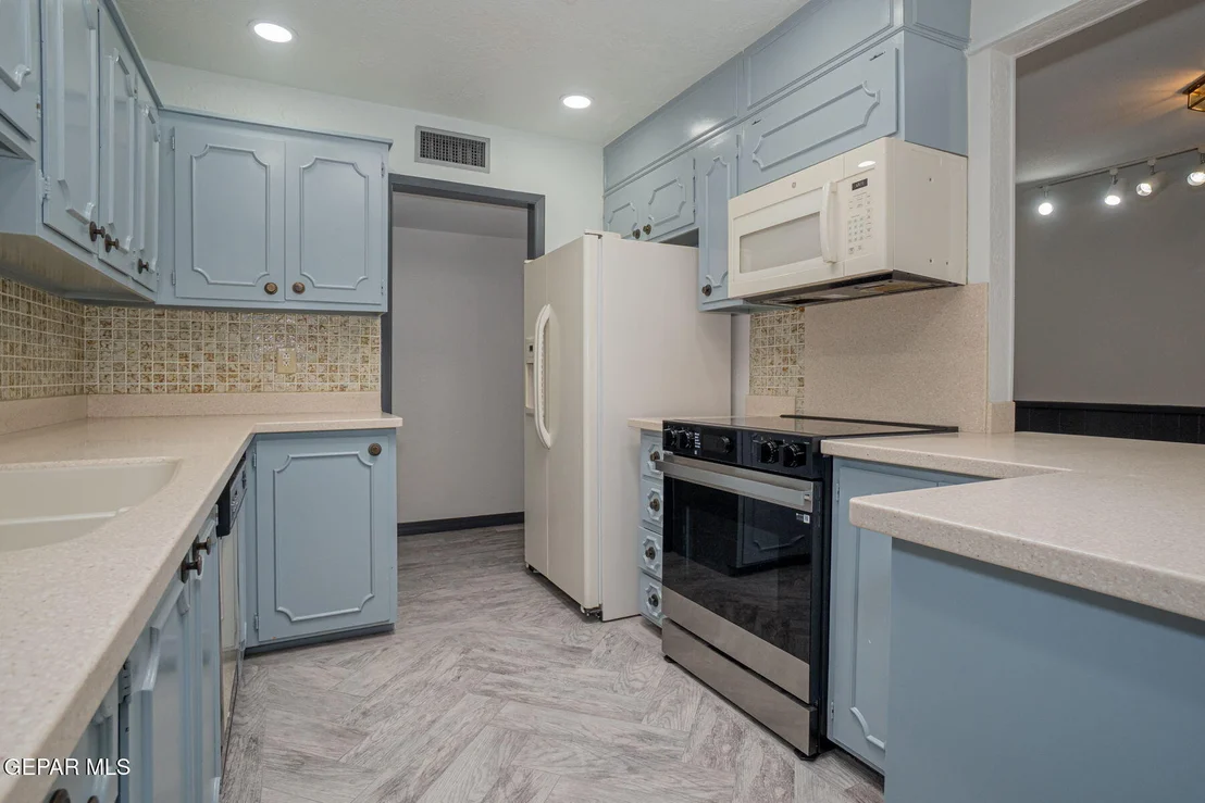 Photo of 3204 HIGH POINT Drive