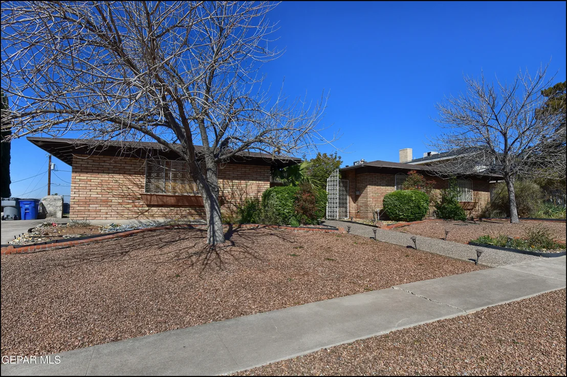 Photo of 411 CROWN POINT Drive