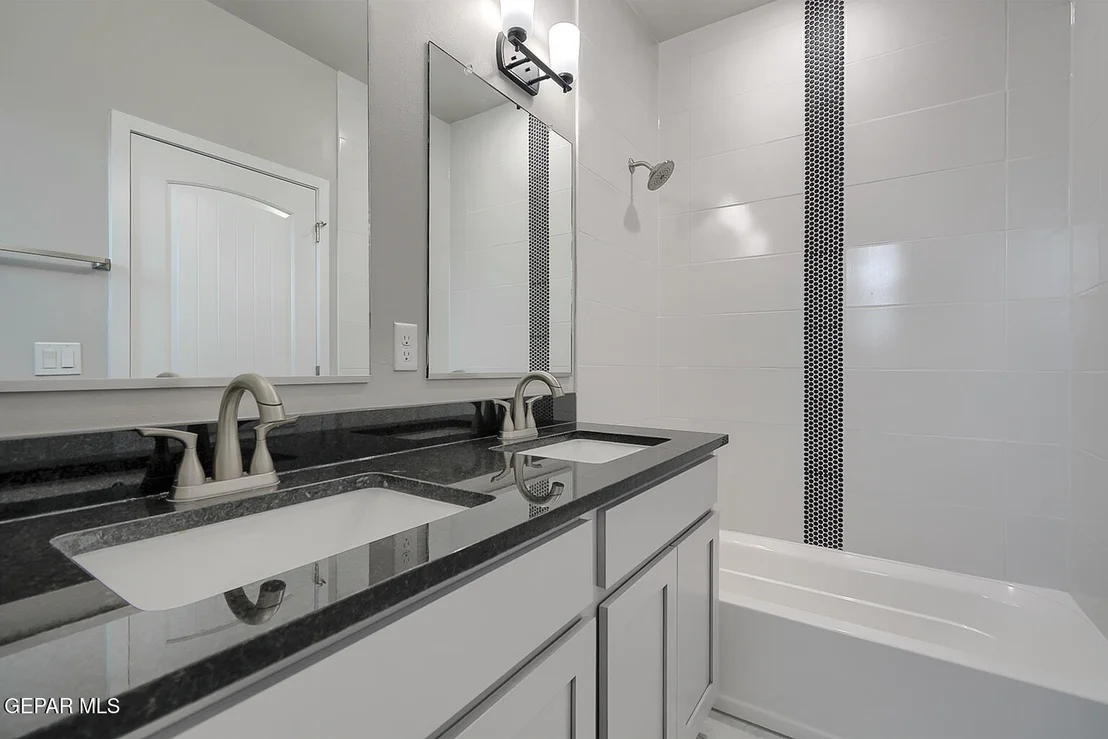 Photo of 15100 COMPOSITION Avenue