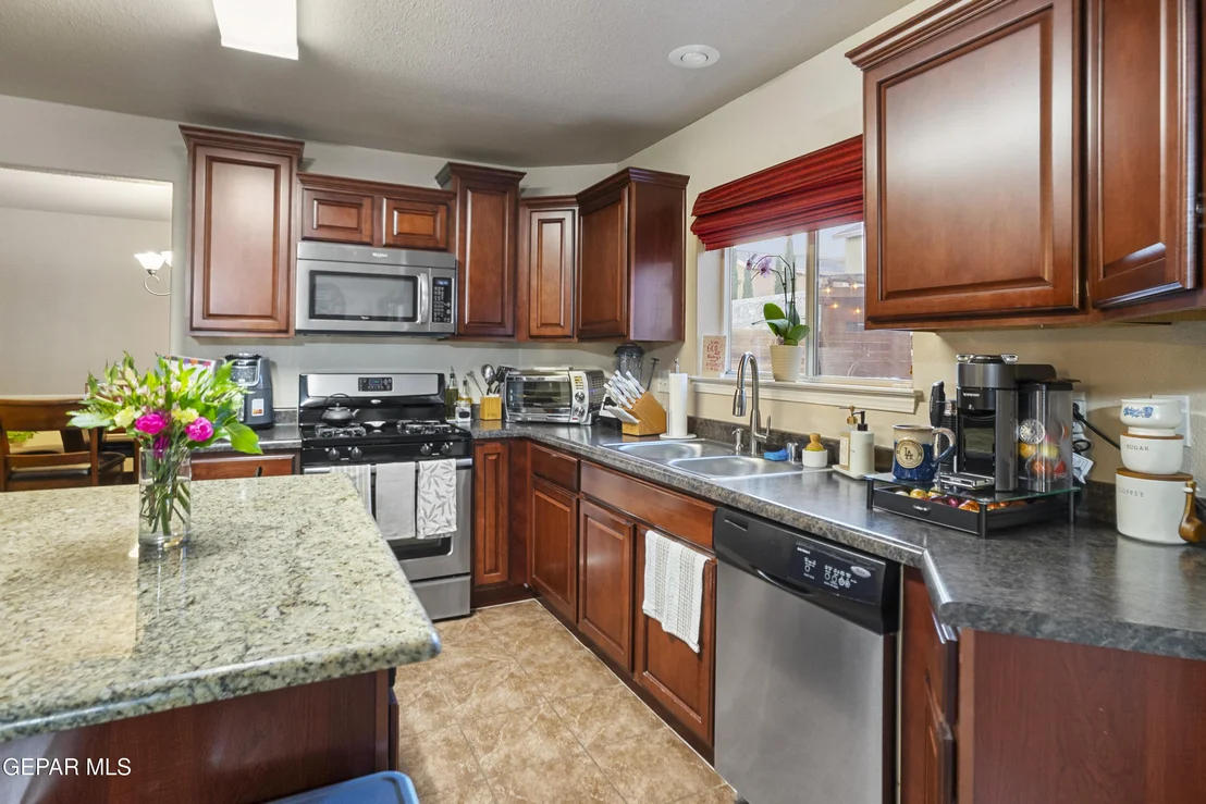 Photo of 6617 PARQUE DEL SOL Drive