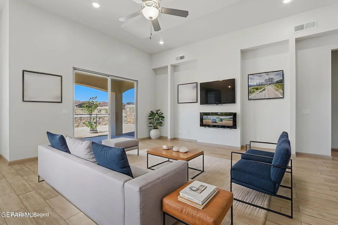 Photo of 7825 Enchanted View Drive