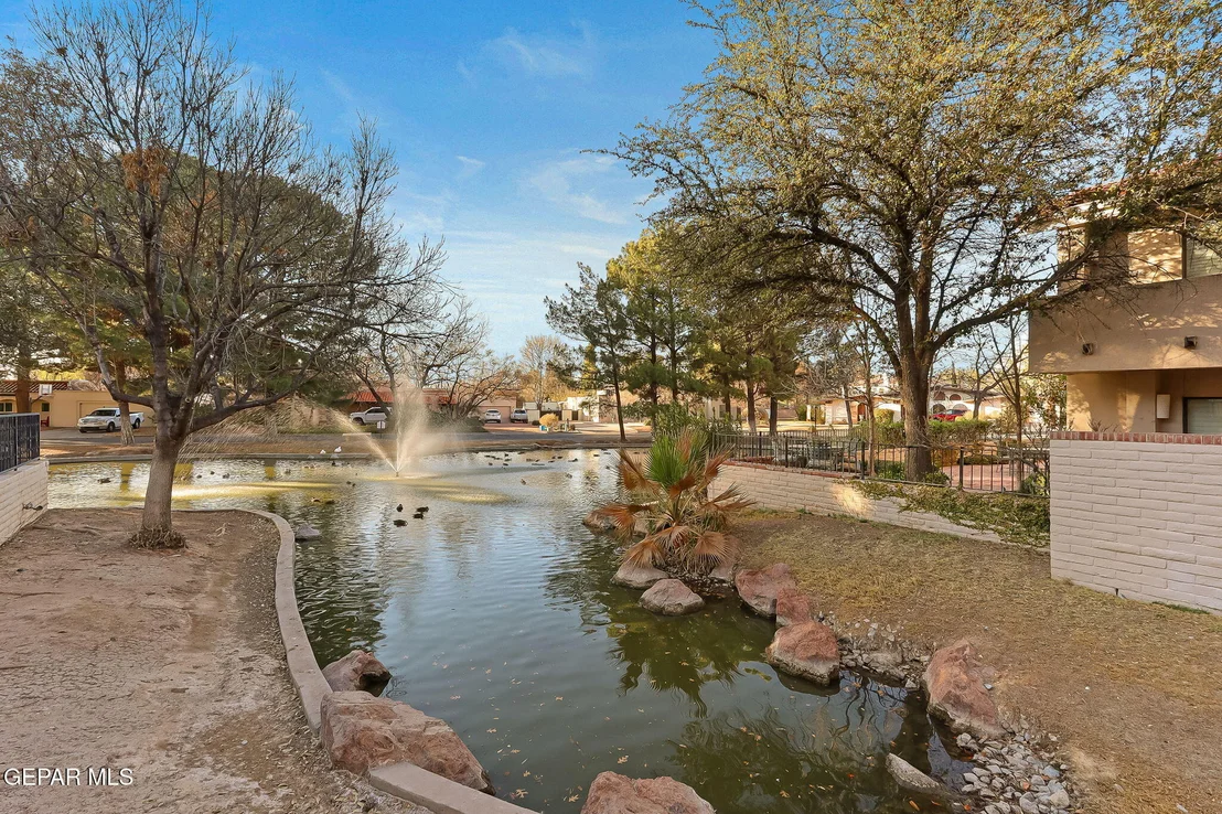 Photo of 821 Lakeway Drive