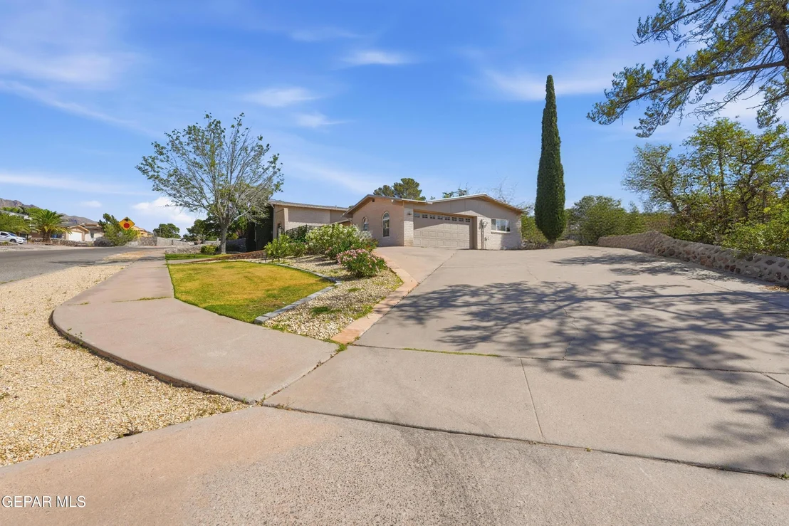 Photo of 6416 LOS ROBLES Drive