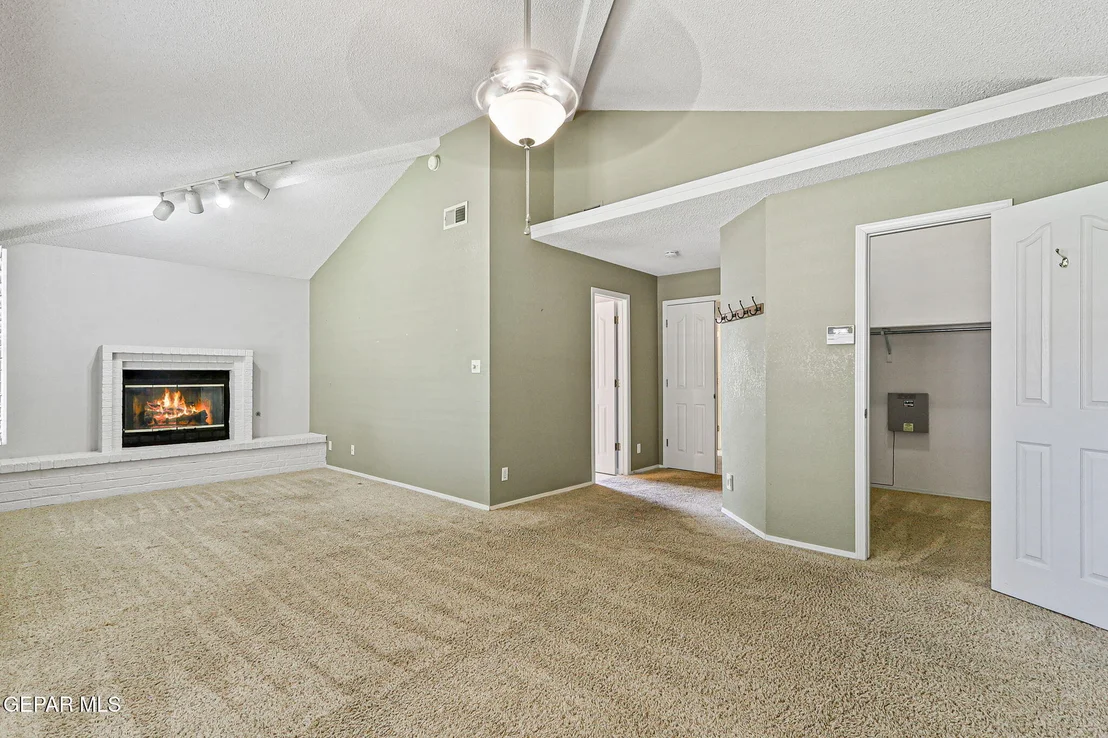 Photo of 1400 Maple Ridge Way