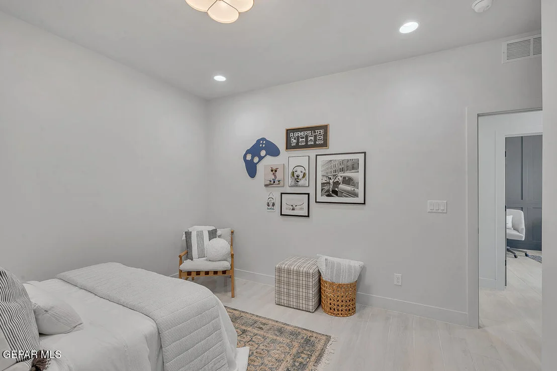 Photo of 909 Bilton Place