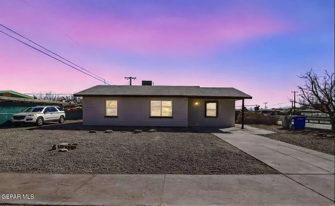 Photo of 5000 MEADE Court