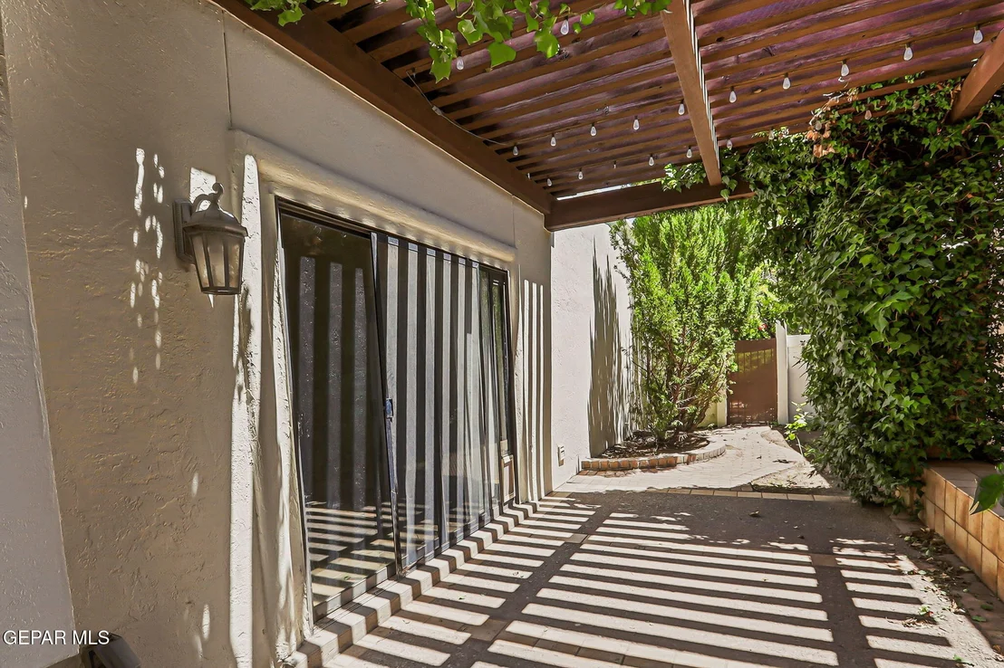 Photo of 1057 LOS JARDINES Circle