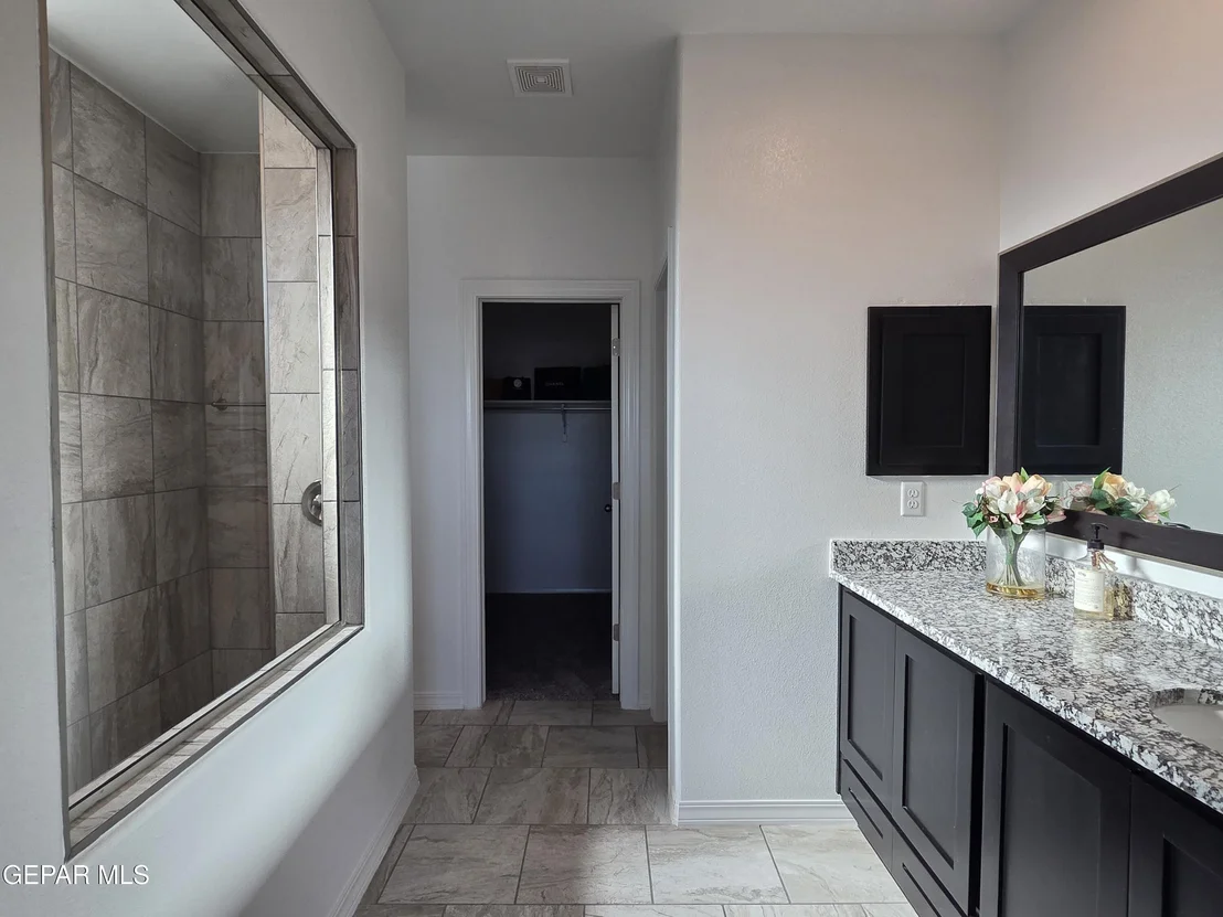 Photo of 6024 HIDDEN ROW Avenue